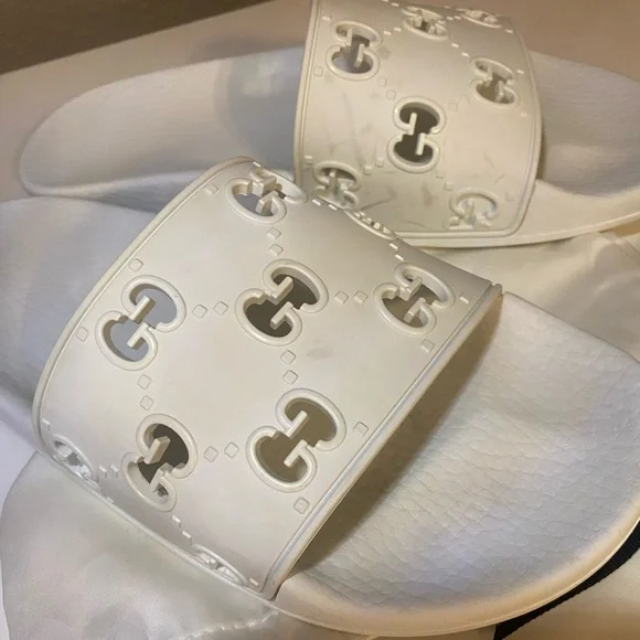GUCCI Womens Rubber GG White Slides - Picture 4 of 11